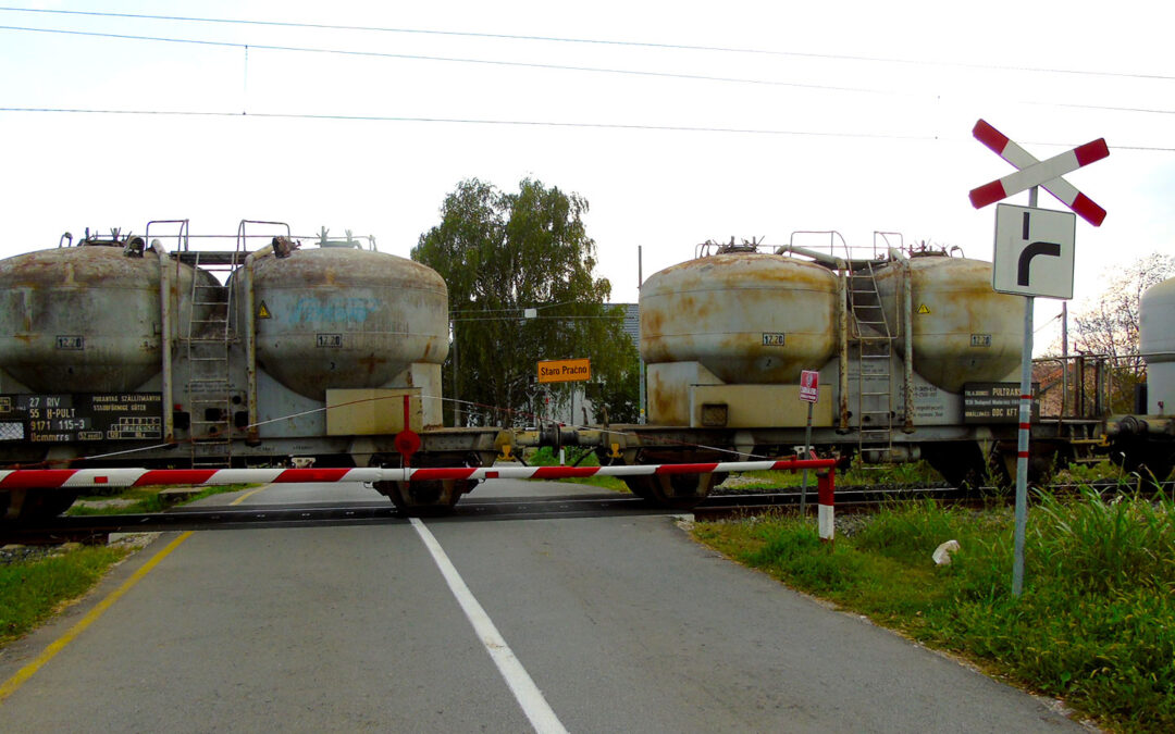Podlijetanje osobnog vozila pod teretni vlak – ŽCP “Pračno”, 07.09.2020.