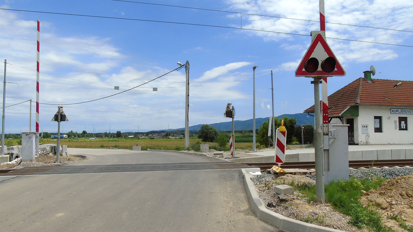 Podlijetanje osobnog vozila pod putnički vlak – ŽCP “Kupljenovo”, 22.06.2020.