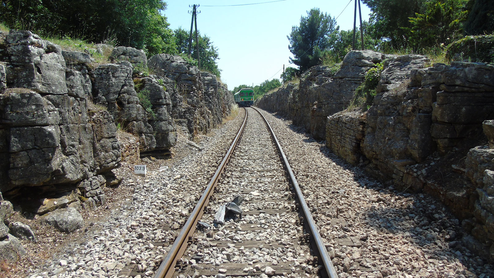 Podlijetanja osobnog vozila pod putnički vlak broj 1272 – ŽCP “Stancija Grgur”, 17.06.2021.
