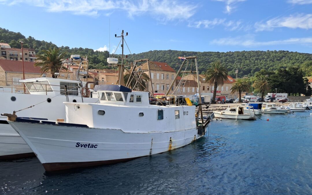 Vrlo ozbiljna pomorska nesreća – smrtno stradavanje člana posade ribarskog broda „Svetac“, otok Vis, 30. svibnja 2024.