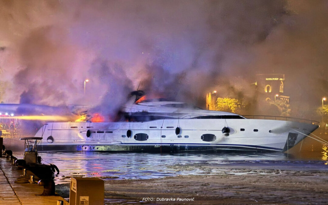 Vrlo ozbiljna pomorska nesreća – požar i potpuni gubitak motorne jahte „Acceptus“, luka Makarska, 28. lipnja 2024.